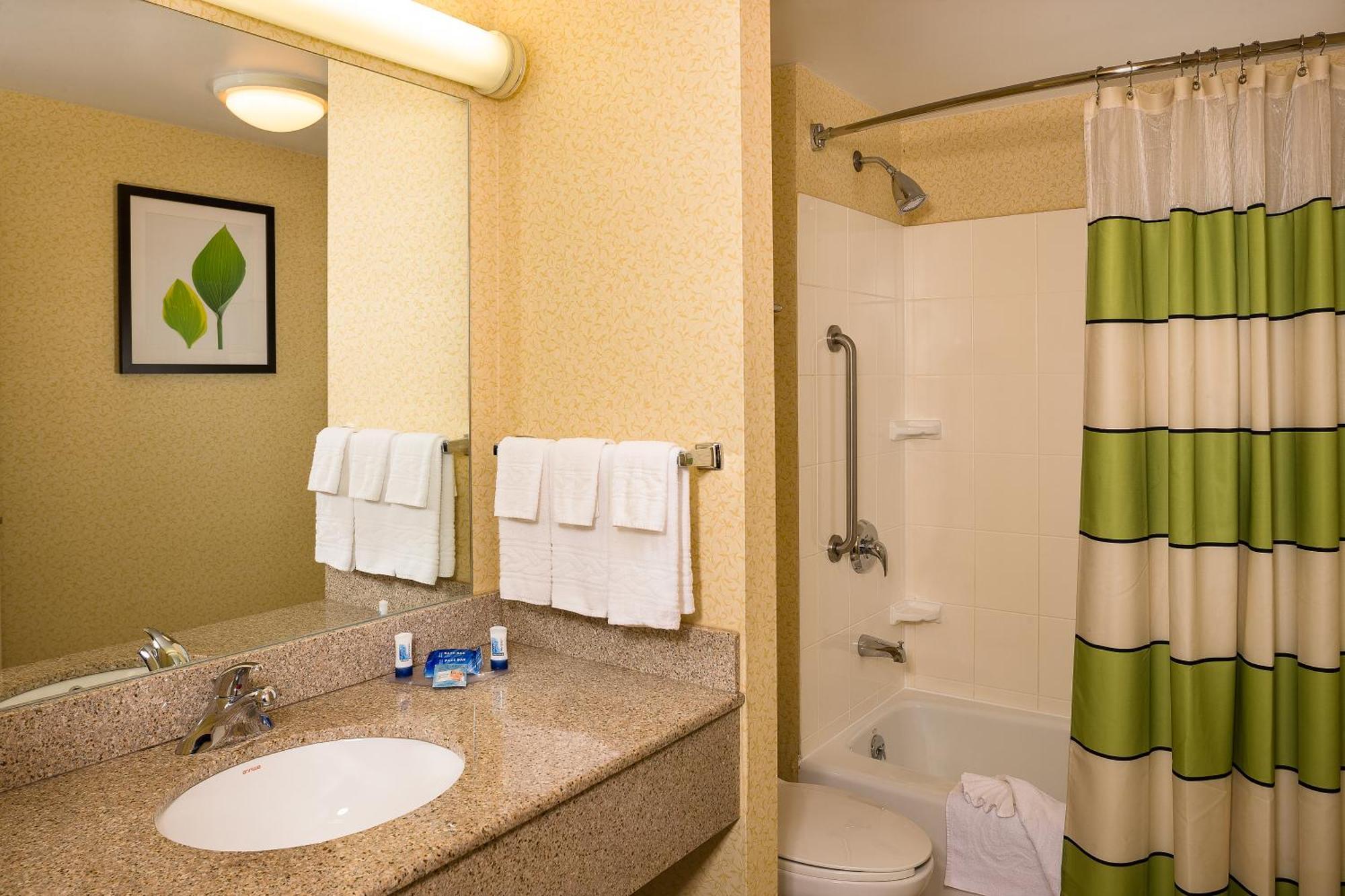 Fairfield Inn By Marriott New York Laguardia Airport/Flushing Bagian luar foto