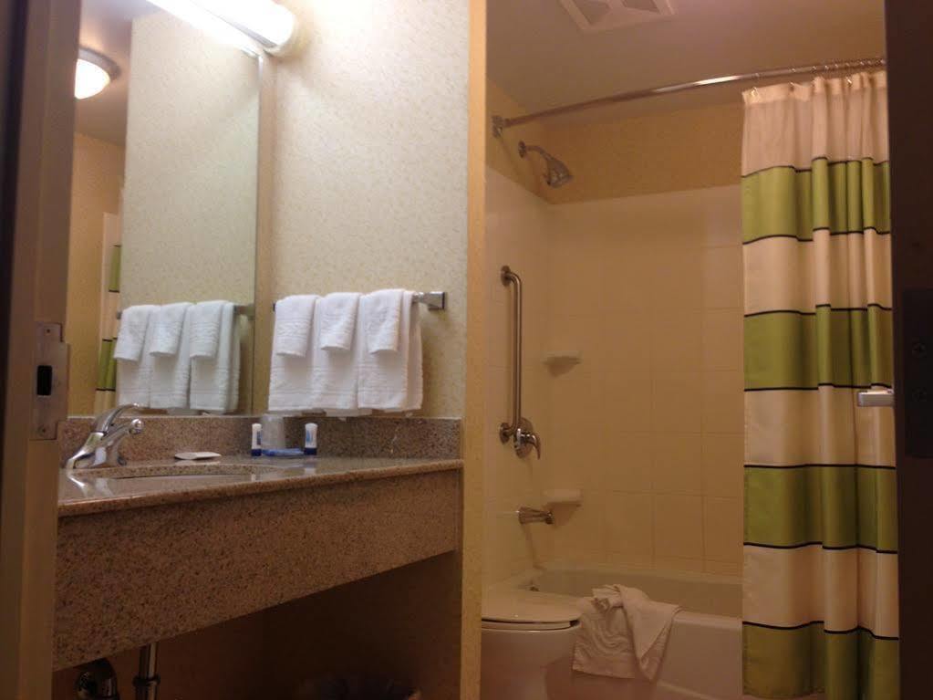 Fairfield Inn By Marriott New York Laguardia Airport/Flushing Bagian luar foto